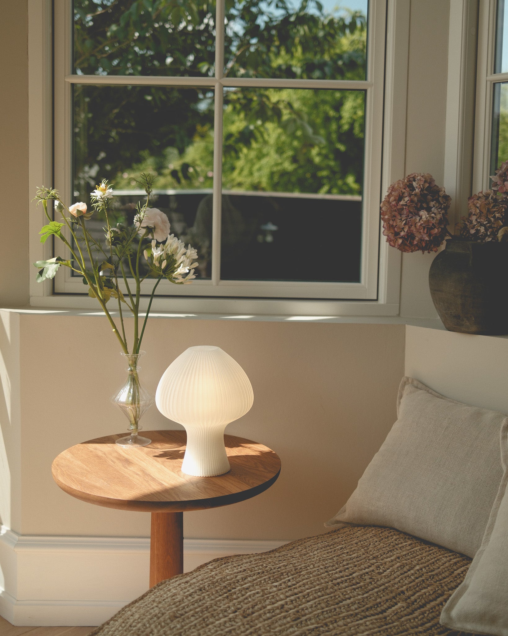 MODEL 01 - Canvas White